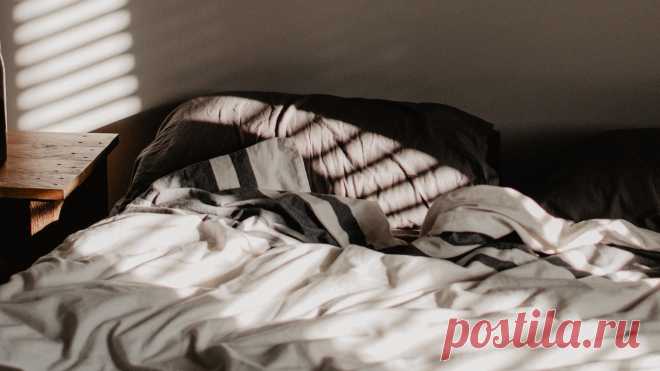 Ортопед объяснил, почему спать на спине небезопасно для взрослых - Здоровье Mail.ru