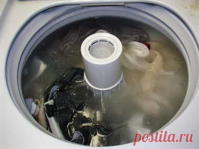 Как уксус может помочь очистить вашу одежду и уменьшить накипь в стиральной машине