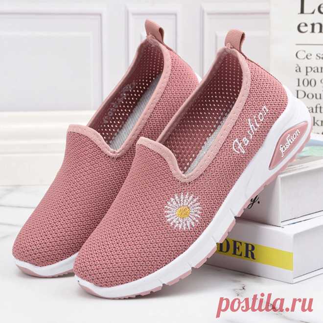 Women Daisy Decor Mesh Comfy Breathable Casual Slip On Sneakers - US$22.99