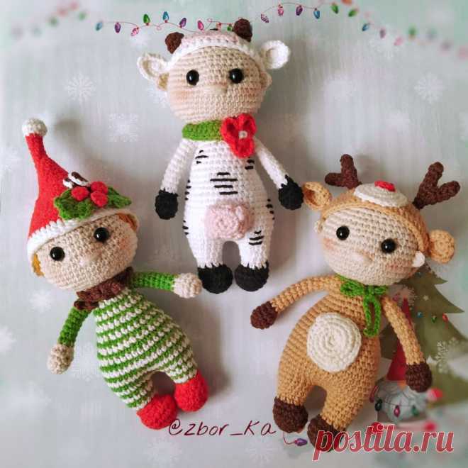 PDF Новогодние Пупсы крючком. FREE crochet pattern; Аmigurumi doll patterns. Амигуруми схемы и описания на русском. Вязаные игрушки и поделки своими руками #amimore - Кукла, маленький пупс, куколка, Рождество, Новый год, эльф, коровка, олень.