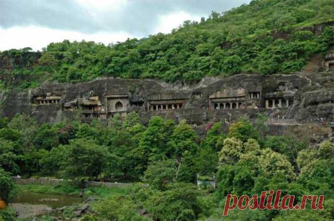 Индийские пещерные храмы Аджанты