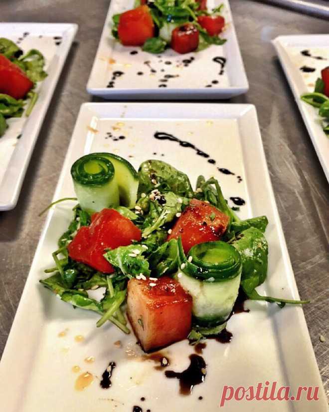 CHRISSY✨ANDREA в Instagram: «➖REFRESHING➖ seared watermelons salad with balsamic glaze - #chefchrissy» 110 отметок «Нравится», 11 комментариев — CHRISSY✨ANDREA (@chrissyinthecity) в Instagram: «➖REFRESHING➖ seared watermelons salad with balsamic glaze - #chefchrissy»