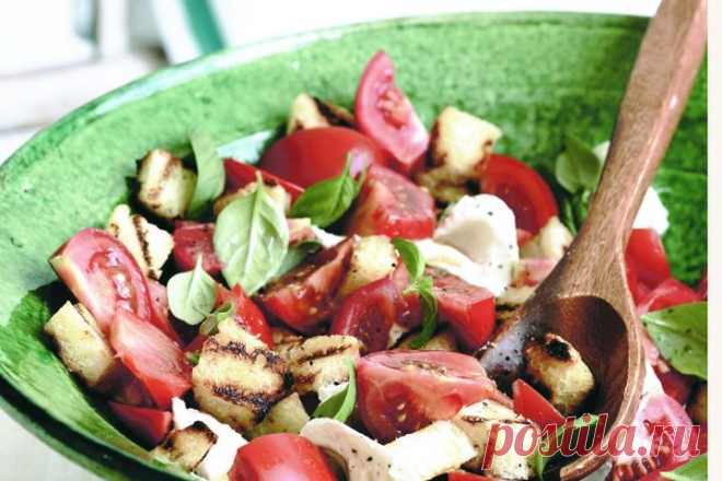 Tomato, mozzarella, basil & crouton salad