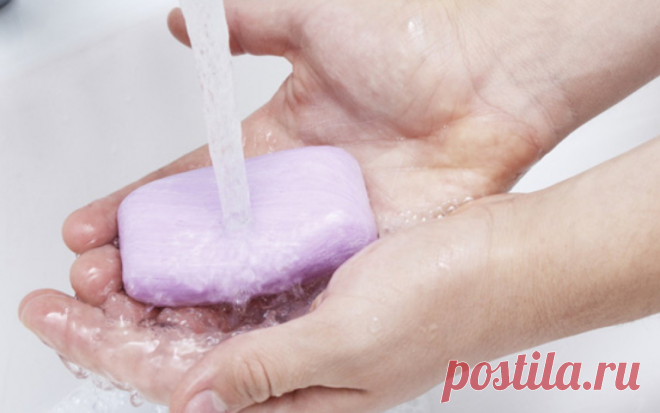 Антибактериальное мыло — жидкое и твердое: польза или вред, состав, эффекты применения - Женский Журнал Беспокоясь о своем здоровье, человек старается подобрать для себя только наиболее безопасные средства личной гигиены. Одним из них является антибактериальное мыло, дискуссии вокруг которого ведутся уже многие годы. Высокий спрос и большая популярность обусловлена тем, что данный продукт для ухода за телом считается абсолютно натуральным и эффективным против микробов. Сос...