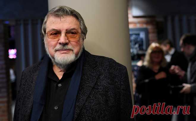 Ширвиндт пошутил про cходство между Госдумой и фаршированным гусем. Во время встречи труппы Театра сатиры с новым худруком Сергеем Газаровым Александр Ширвиндт неожиданно пошутил про низкие результаты партии «Яблоко» на выборах в Думу и прокомментировал свой уход из театра
