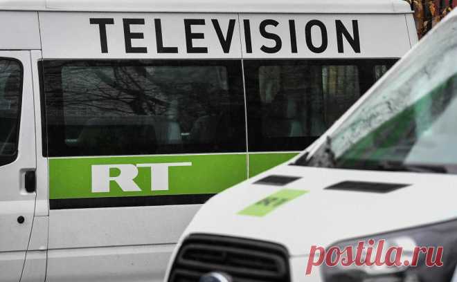 RT сообщил о попадании съемочной группы под обстрел в Запорожской области. Журналисты телеканала Russia Today попали под обстрел в районе города Васильевка в Запорожской области, никто из них не пострадал, сообщается в Telegram-канале RT.