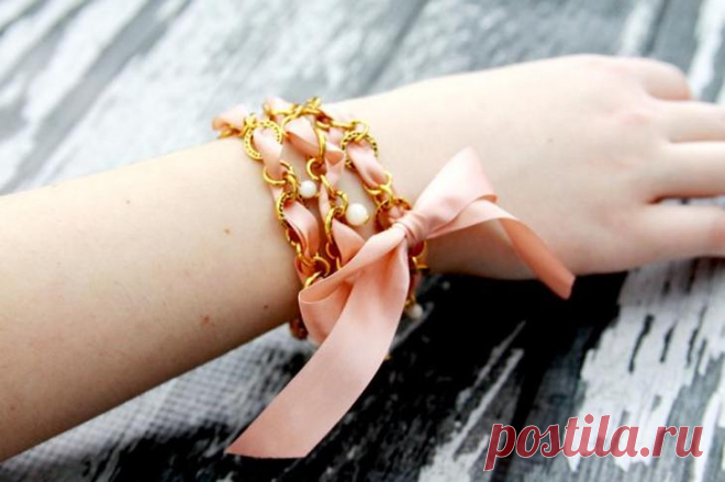 Как сделать браслет из цепочки и ленты своими руками Хотите изготовить несколько недорогих ярких весенних аксессуаров? В этой статье мы расскажем, как сделать браслет из цепочки и ленты своими руками. Браслет изготавливается очень просто, его цвет можно...