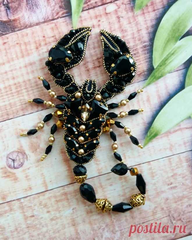 А вот и он🦂 не правда ли хорош😉 посмотрела много скорпионов на просторах интернета, понравился чёрный 😍 ну и подчеркнула золотом🔥
❌продан❌
Стоимость 2000₽
#брошьизбусин #авторскаяброшь #брошьказань #брошьручнойработы #скорпион #брошьскорпион #скорпионброшь #членистоногие #ядовитыйскорпион #стильноеукрашение #хищноенасекомое #насекомое #брошьнасекомое #брошьжук #подарокручнойработы #брошьвподарок #handworks #brooches #assecories #handmade #scorpion
Хочу тоже принять у...