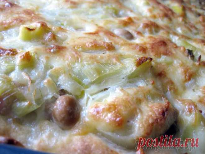 Männerkuchen или Пирог для мужчин Здравствуйте-здравствуйте!Еще пару месяцев назад я и слышать не хотела о луковой начинке, предпочитая печь пироги попроще - с мясом, картошкой, капустой... Как же я ошибалась! Хочу предложить и вам од...