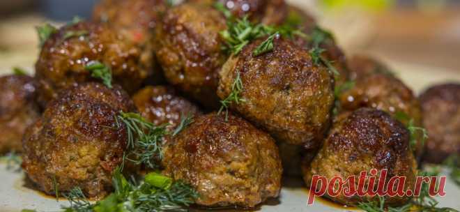 Котлетки на коньяке Очень вкусные котлетки получаются. Ингредиенты
фарш домашний (говядина+свинина поровну) – 500 г
лук репчатый – 1 небольшая луковица
чеснок – 4 зуб.
картофель – 2 шт.
имбирь – 2 см
коньяк – 50 мл
сол…