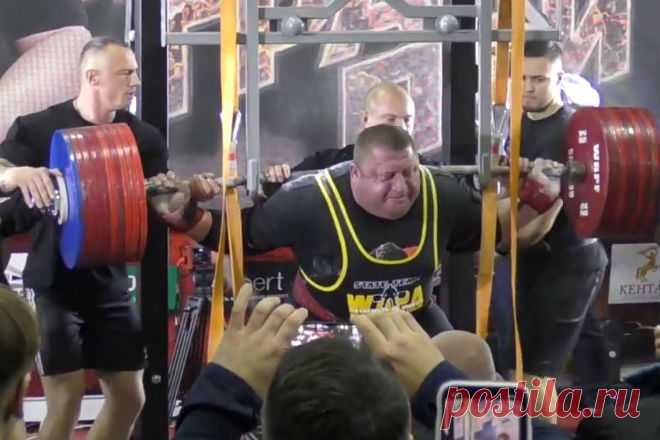 Рекорд Алхазова
Русский спортсмен Влад Алхазов установил невероятный рекорд: присед в 525 килограмм без всякой экипировки. Уникальное достижение принесло спортсмену славу богатыря, но в реальности даже мифиче…