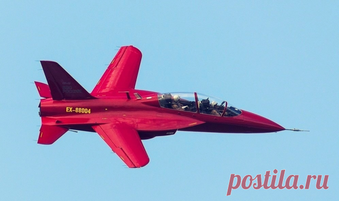 СР-10 - российский учебно-тренировочный самолет с крылом обратной стреловидности. Он должен заменить устаревшие L-39 | Авиатехник | Яндекс Дзен