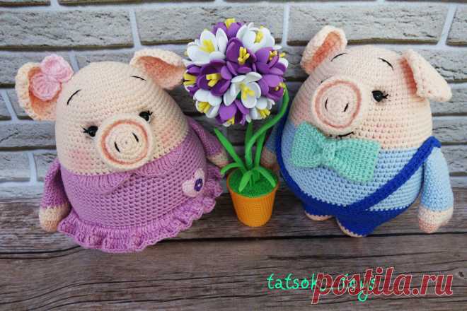 PDF Мини-пиги Даша и Аркаша. FREE amigurumi crochet pattern. Бесплатный мастер-класс, схема и описание для вязания игрушки амигуруми крючком. Вяжем игрушки своими руками! Свинка, поросенок, pig, piglet, piggy, свинья, поросёнок. #амигуруми #amigurumi #amigurumidoll #amigurumipattern #freepattern #freecrochetpatterns #crochetpattern #crochetdoll #crochettutorial #patternsforcrochet #вязание #вязаниекрючком #handmadedoll #рукоделие #ручнаяработа #pattern #tutorial #häkeln #amigurumis