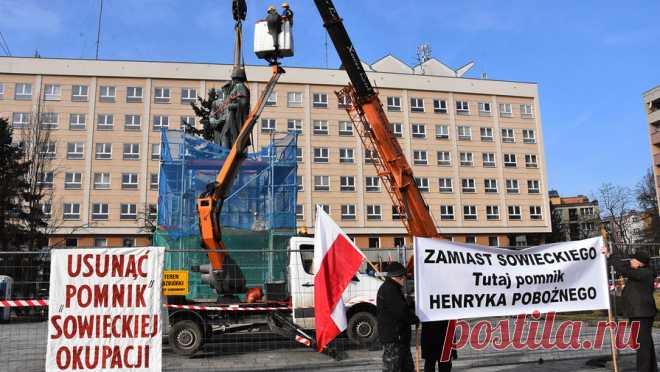 Минобороны раскрыло количество снесенных в Европе памятников советским воинам. По состоянию на 1 декабря 2023 года в странах Евросоюза было снесено более 3 тыс. памятников советским воинам-освободителям. Об этом на круглом столе "Реванш националистов, или Кому в Европе мешают памятники советским воинам" ...