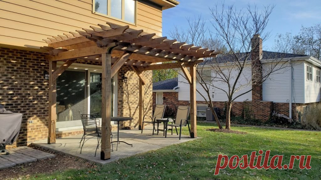 Как построить перголу своими руками Пе́ргола (итал. pergola от лат. pergula — навес, пристройка, от лат. per- + regere — направлять) — в садово-парковом искусстве — навес первоначально из вьющихся растений для защиты прохода или террасы от палящего солнца. Пергола может быть как отдельно стоящим сооружением, так и частью здания.Эту
