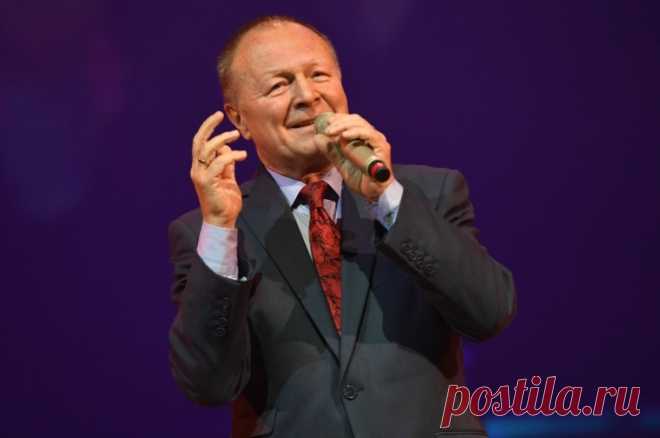 Борис Галкин назвал Вайкуле, которую знает лично, варьетешной артисткой. Такая реакция у актера возникла после того, как латвийская певица поддержала снос памятника Пушкину в Риге.