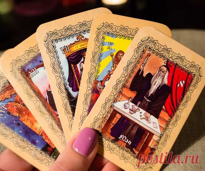 Онлайн чаты с экстрасенсами, гадалками и астрологами. Мобильные гадалки онлайн бесплатно Мобильные гадалки онлайн бесплатно. Онлайн гадания на любовь, отношения и будущее. Интересные расклады Таро, Ленорман, на игральных и цыганских картах в режиме онлайн.