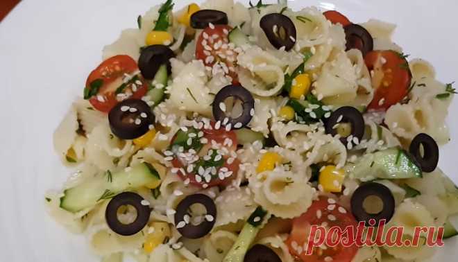 Удивительный салат из макарон: сытный, бюджетный и очень вкусный Обычные макароны: но какое изысканное блюдо в итоге получилось! Продуктов минимум, зато максимум удовольствия от вкуса: изумительный салат из макарон с сыром и овощами рушит все устоявшиеся понятия!!!