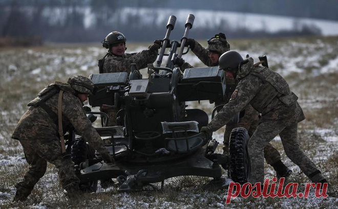 Все фракции в Раде выступили против выборов до конца конфликта на Украине. Меморандум против проведения парламентских и президентских выборов в военное время подписали лидеры крупнейших фракций Верховной рады. Документ подготовили, «чтобы не раскалывать страну и нацию», заявили в «Батькивщине»