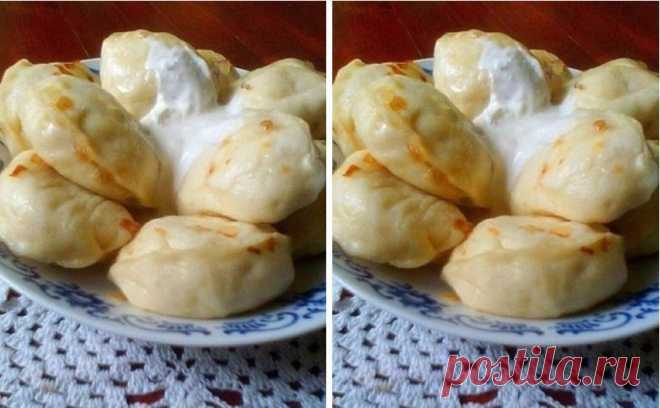 Линии на запястье : https://vk.com/cook_good2?w=page-165490527_54102363
Для теста вам потребуется:
· 3 стакана (600-650 г) муки
· 3 ст. ложки сметаны
· 1/2 ч. ложки соли
· 1/2 ч. ложки соды
· около 100 мл (1/2 стакана) воды комнатной температуры
Для начинки:
· 5-6 небольших картофелин (500 г)
· 2 луковицы
· 70-100 г сливочного масла
· соль
Картофель очистите, нарежьте крупно и сварите в подсоленной воде. Воду слейте, положите в кастрюлю половину сливочного ма...
