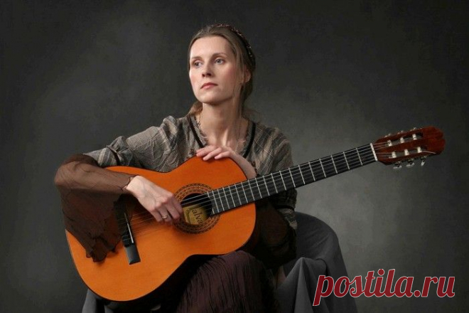 «Торопитесь друг друга беречь…» Кисловодск 2014«Торопитесь любить, время впрок запасти не удастся! Торопитесь друг друга беречь, ведь потерь не вернуть!.. Не забудьте, что жизнь коротка, а минуты бесценны. Что в песочных часах золотой убегает песок. Не забудьте, что даже кумиры уходят со сцены! И родным, и любимым когда-то назначен свой срок…»