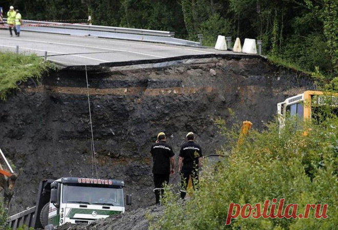 Природные ловушки (36 фото)
Природа не дает нам расслабляться и тем более обманывать ее, преподнося все новые ловушки, которые появляются в самых неожиданных местах.