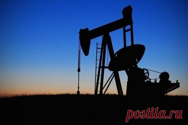 РФ подтвердила планы по снижению объемов экспорта нефти в августе. Решение будет действовать на фоне ранее объявленного сокращения нефтедобычи.